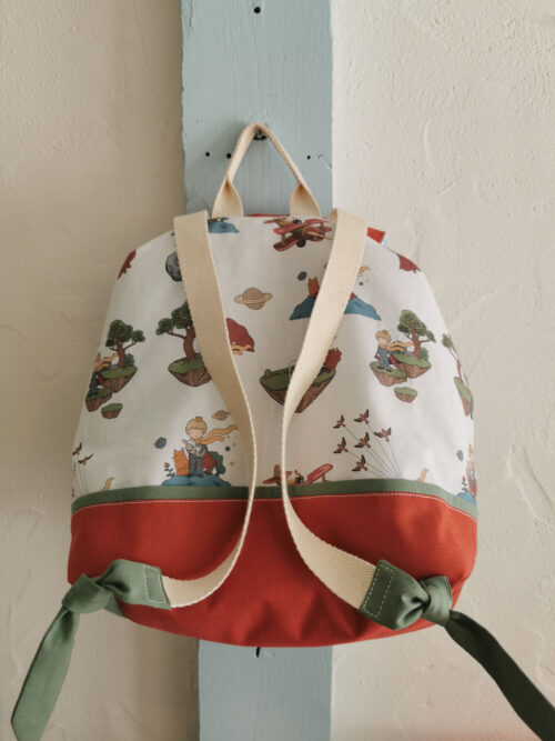 sac à dos bébé, créche ou maternelle personnalisable, théme du petit prince Sac conçu pour développer l'autonomie de l'enfant, fabriqué à la main de manière artisanale, made in france, made in cantal, une création 2 pommes et un mammouth